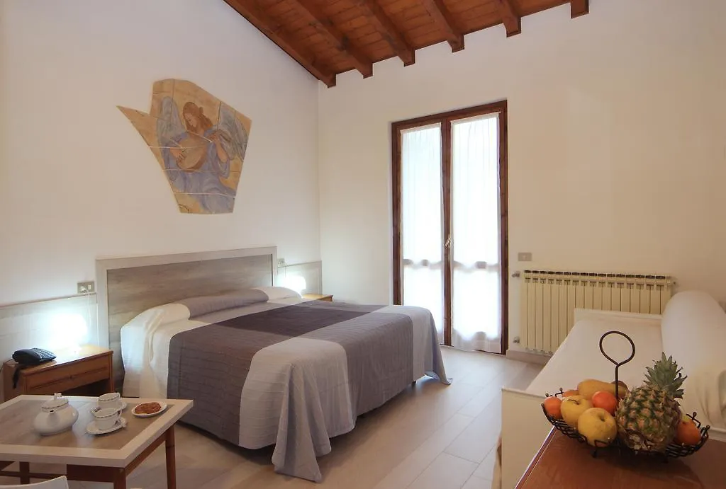 Hotel Colomber Gardone Riviera 3*,