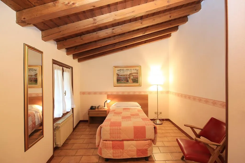 Hotel Colomber Gardone Riviera 3*,  Italia