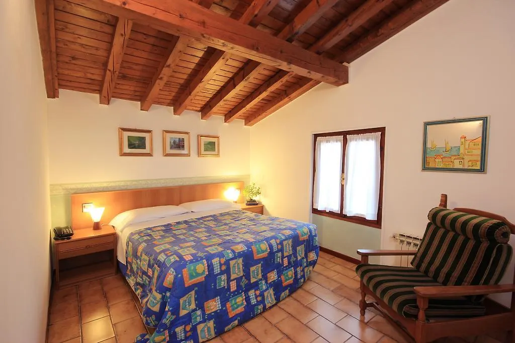 ***  Hotel Colomber Gardone Riviera Italia
